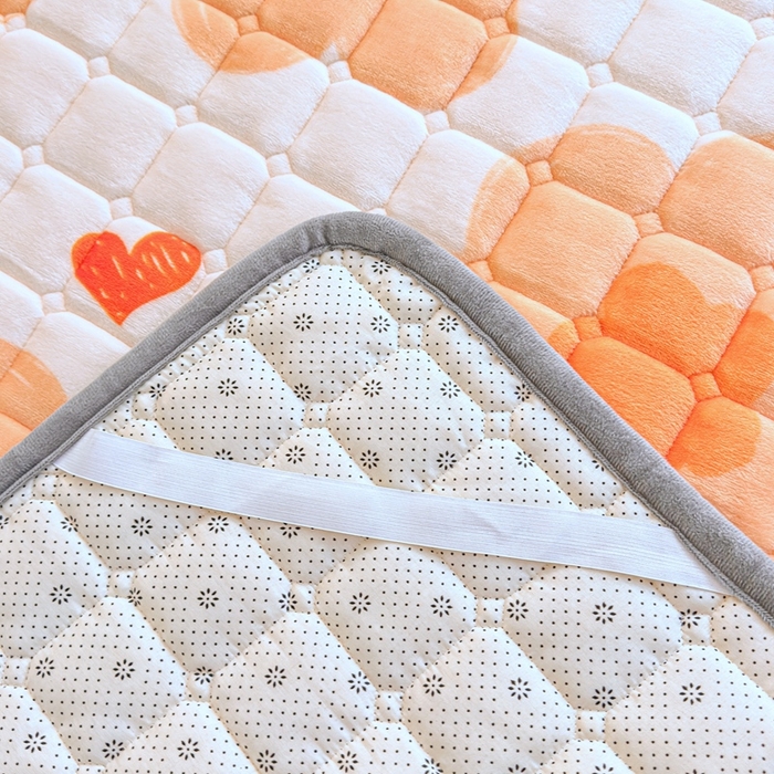 91家纺网 家纺一手货源 找家纺 小叮当家纺仓储工厂店 2025新款牛奶绒夹棉印花床垫学生图 绒床垫-萱花