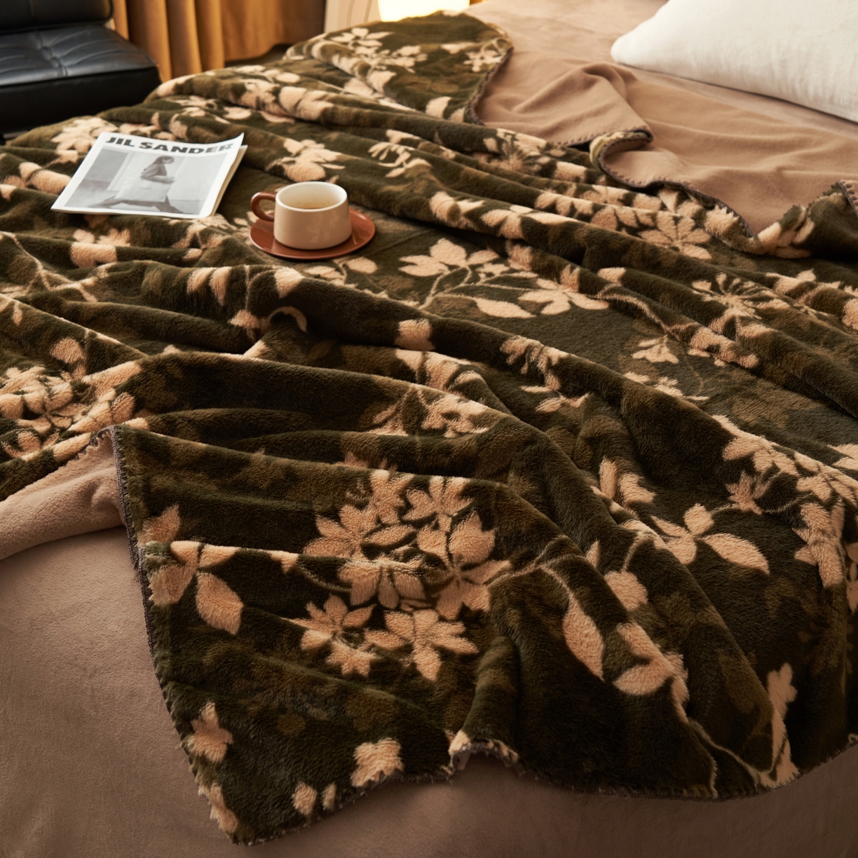 91家纺网 家纺一手货源 找家纺 晨曦家纺 2025新款兔毛绒海獭绒双层毛毯三角针复合毛毯 花枝