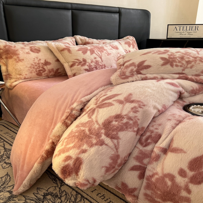 91家纺网 家纺一手货源 找家纺 一比一家纺 2025新款亲肤舒适兔毛绒兔兔绒牛奶绒四件套 花语