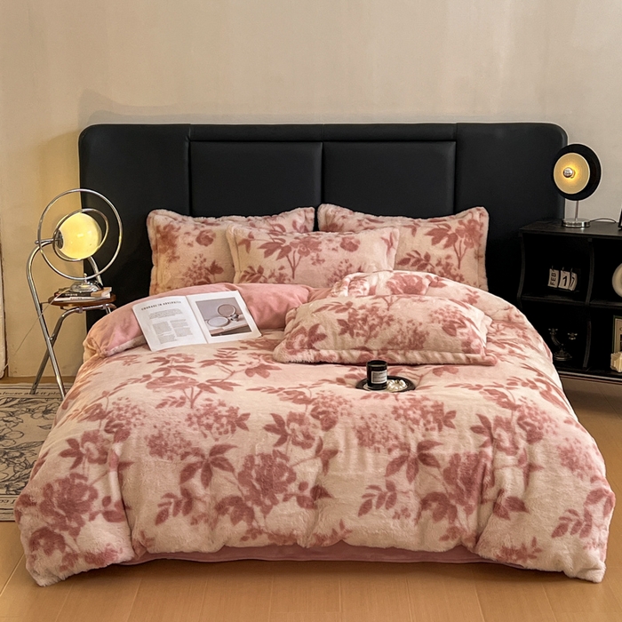 91家纺网 家纺一手货源 找家纺 一比一家纺 2025新款亲肤舒适兔毛绒兔兔绒牛奶绒四件套 花语