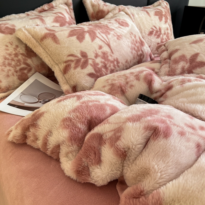 91家纺网 家纺一手货源 找家纺 一比一家纺 2025新款亲肤舒适兔毛绒兔兔绒牛奶绒四件套 花语