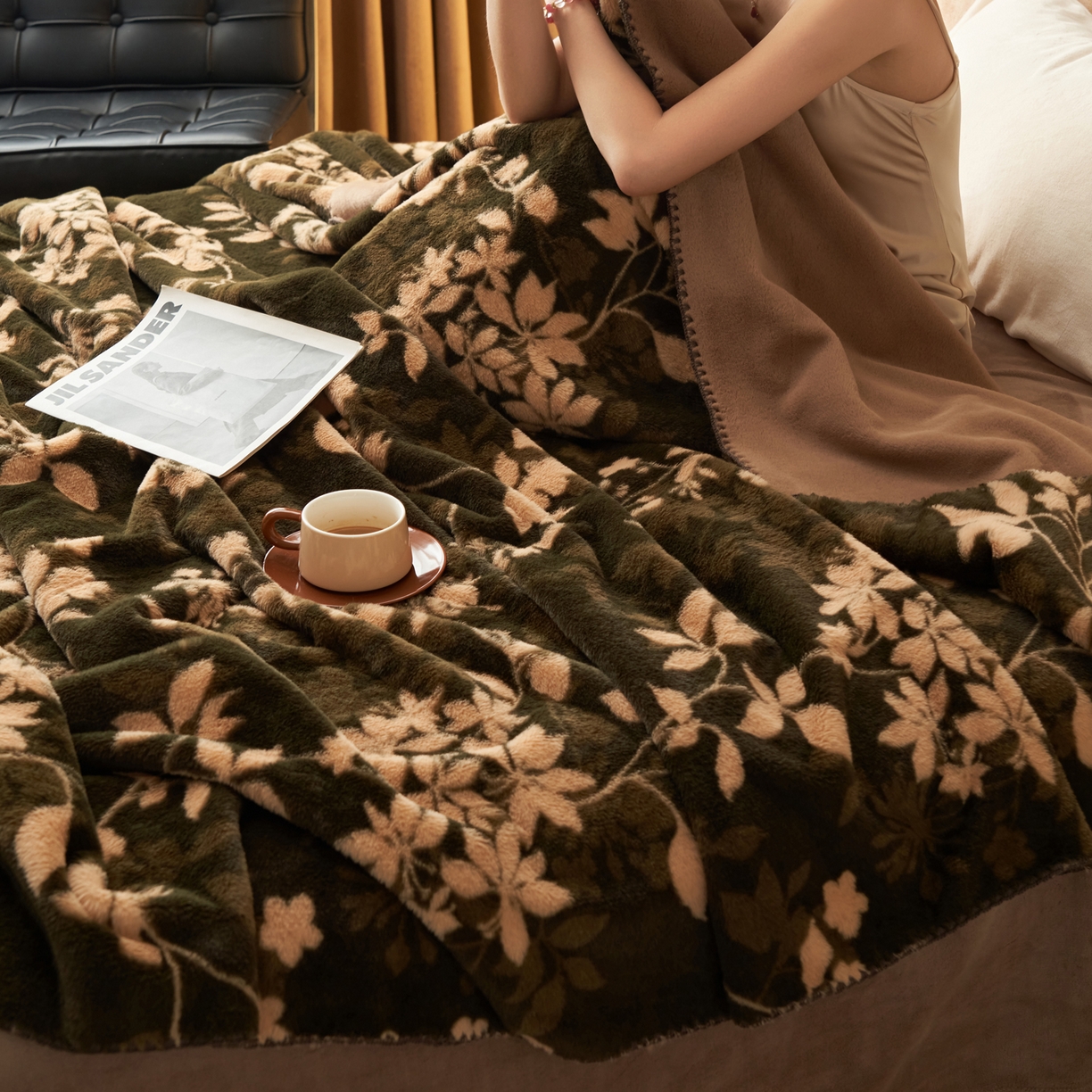 91家纺网 家纺一手货源 找家纺 晨曦家纺 2025新款兔毛绒海獭绒双层毛毯三角针复合毛毯 花枝