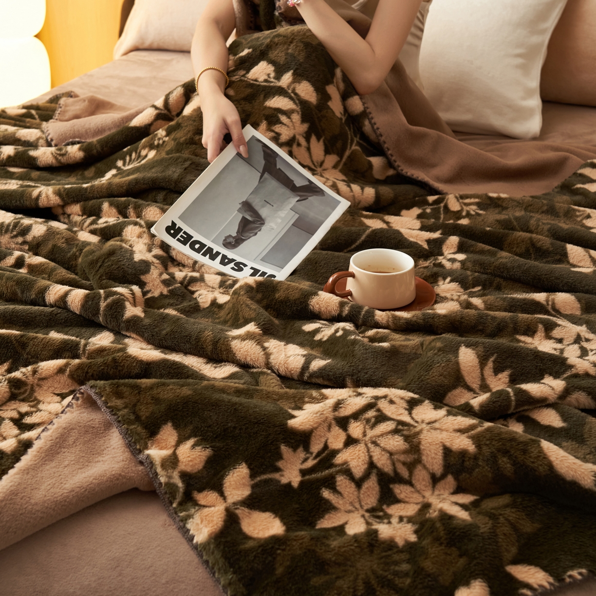 91家纺网 家纺一手货源 找家纺 晨曦家纺 2025新款兔毛绒海獭绒双层毛毯三角针复合毛毯 花枝