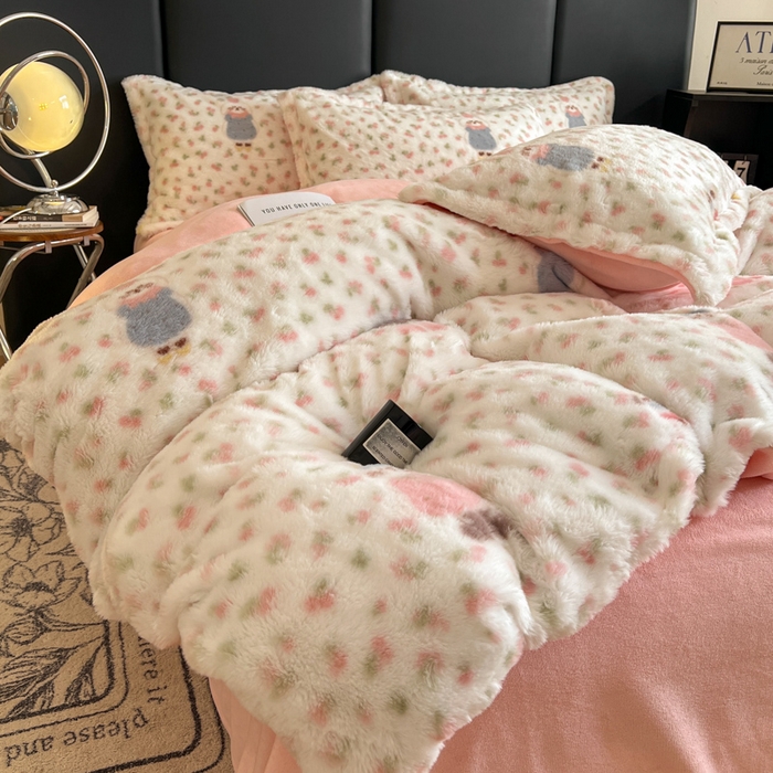 91家纺网 家纺一手货源 找家纺 一比一家纺 2025新款亲肤舒适兔毛绒兔兔绒牛奶绒四件套 花园兔