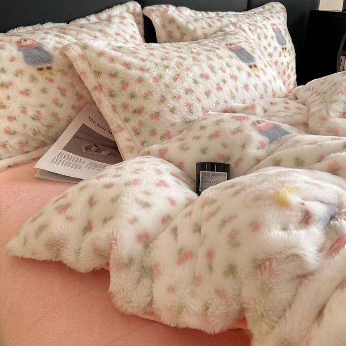 91家纺网 家纺一手货源 找家纺 一比一家纺 2025新款亲肤舒适兔毛绒兔兔绒牛奶绒四件套 花园兔