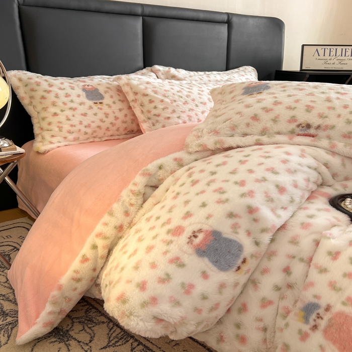 91家纺网 家纺一手货源 找家纺 一比一家纺 2025新款亲肤舒适兔毛绒兔兔绒牛奶绒四件套 花园兔