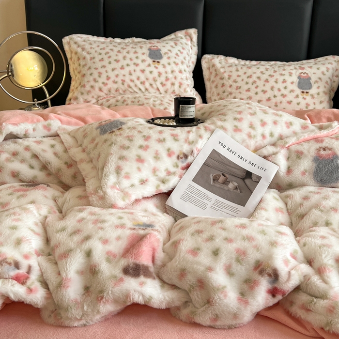 91家纺网 家纺一手货源 找家纺 一比一家纺 2025新款亲肤舒适兔毛绒兔兔绒牛奶绒四件套 花园兔