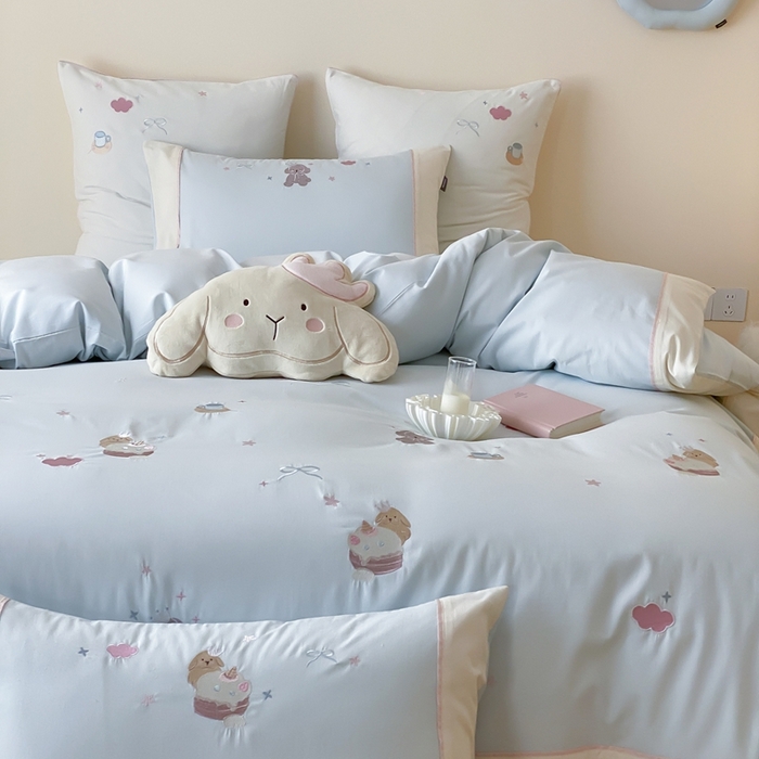 91家纺网 家纺一手货源 找家纺 MIU缪家居 2025新款100支全棉纯棉磨毛贴布绣四件套-萌宠派对 萌宠派对-奶油蓝