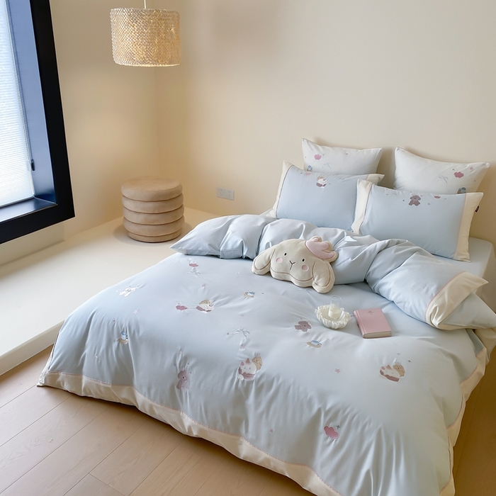 91家纺网 家纺一手货源 找家纺 MIU缪家居 2025新款100支全棉纯棉磨毛贴布绣四件套-萌宠派对 萌宠派对-奶油蓝