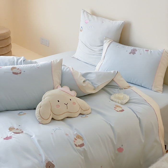 91家纺网 家纺一手货源 找家纺 MIU缪家居 2025新款100支全棉纯棉磨毛贴布绣四件套-萌宠派对 萌宠派对-奶油蓝