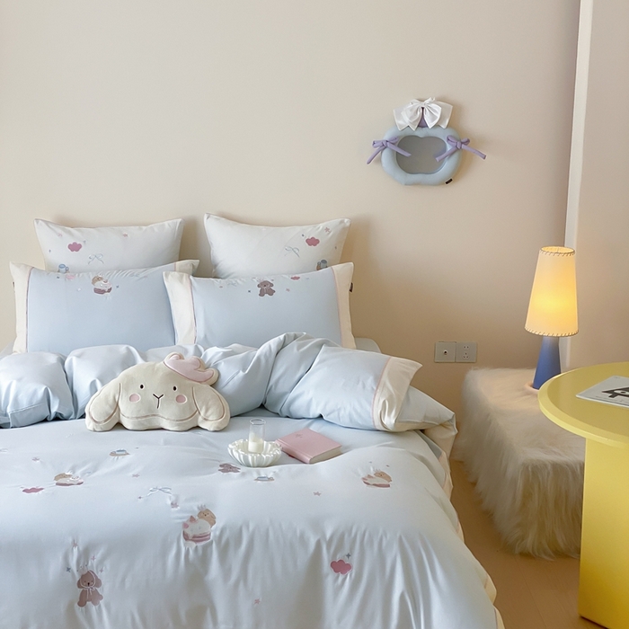 91家纺网 家纺一手货源 找家纺 MIU缪家居 2025新款100支全棉纯棉磨毛贴布绣四件套-萌宠派对 萌宠派对-奶油蓝