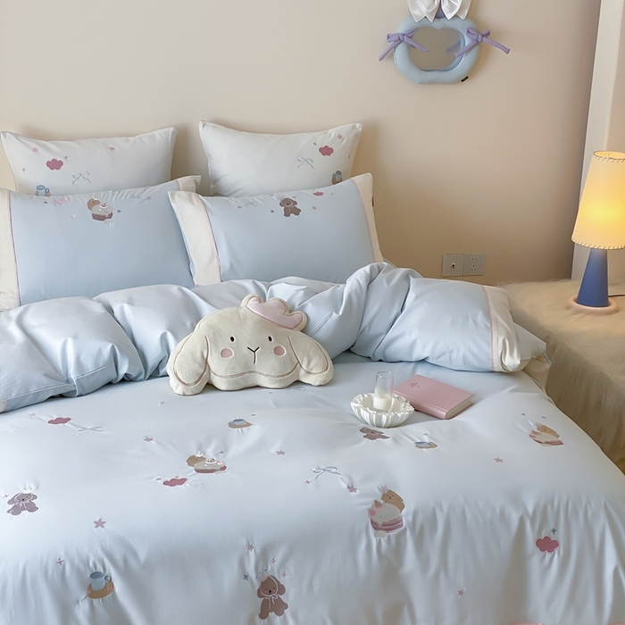 91家纺网 家纺一手货源 找家纺 MIU缪家居 2025新款100支全棉纯棉磨毛贴布绣四件套-萌宠派对 萌宠派对-奶油蓝