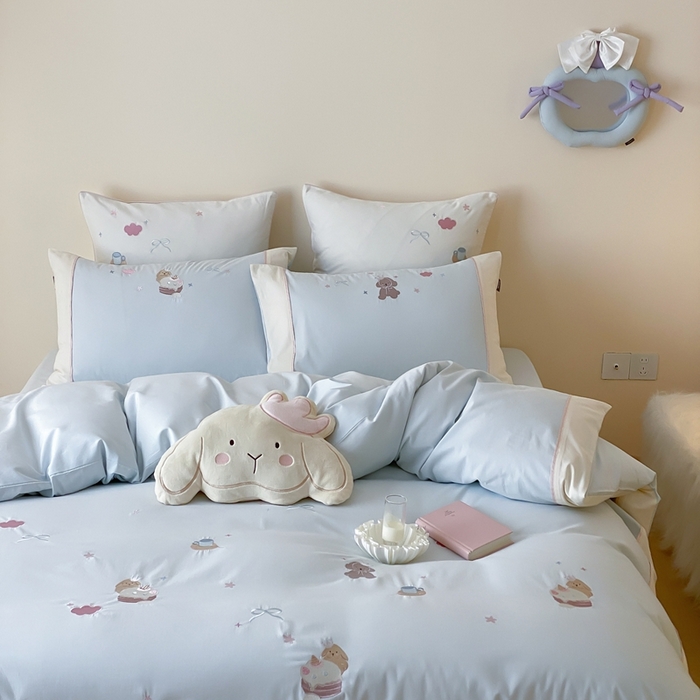 91家纺网 家纺一手货源 找家纺 MIU缪家居 2025新款100支全棉纯棉磨毛贴布绣四件套-萌宠派对 萌宠派对-奶油蓝