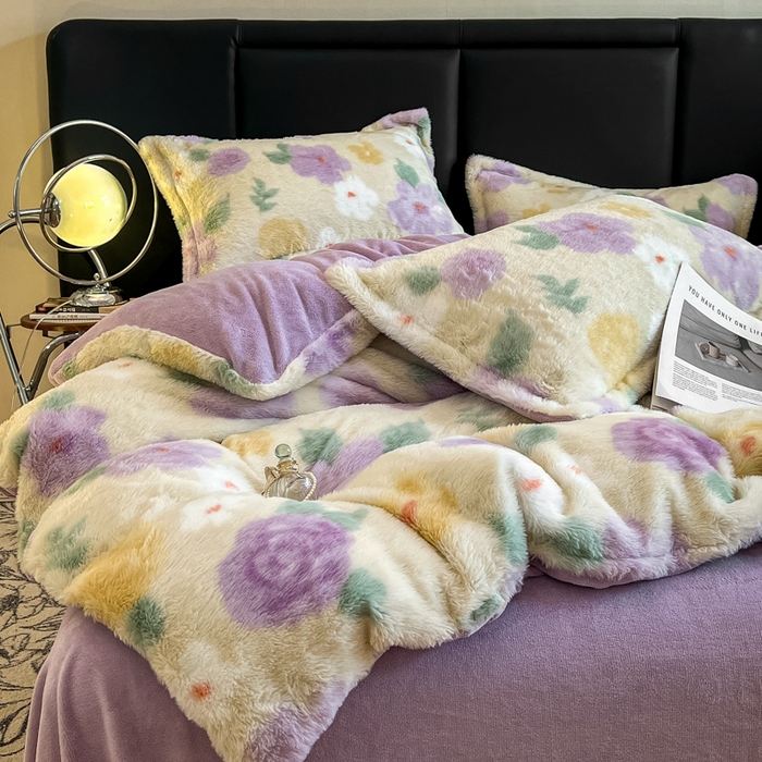 91家纺网 家纺一手货源 找家纺 一比一家纺 2025新款亲肤舒适兔毛绒兔兔绒牛奶绒四件套 紫色花语