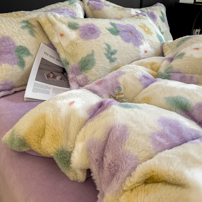91家纺网 家纺一手货源 找家纺 一比一家纺 2025新款亲肤舒适兔毛绒兔兔绒牛奶绒四件套 紫色花语