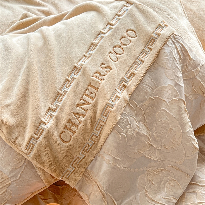 91家纺网 家纺一手货源 找家纺 如约 2025新款高织提花牛奶绒刺绣拼接款四件套 罗密欧-咖