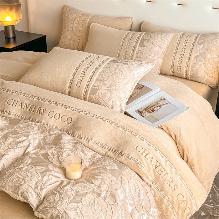 91家纺网 家纺一手货源 找家纺 如约 2025新款高织提花牛奶绒刺绣拼接款四件套 罗密欧-咖