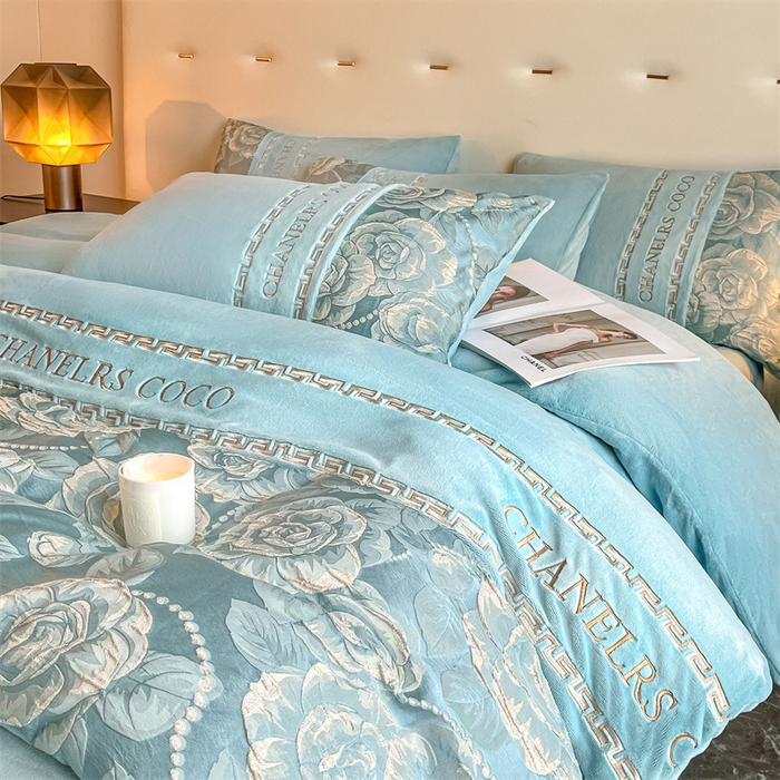 91家纺网 家纺一手货源 找家纺 如约 2025新款高织提花牛奶绒刺绣拼接款四件套 罗密欧-蓝