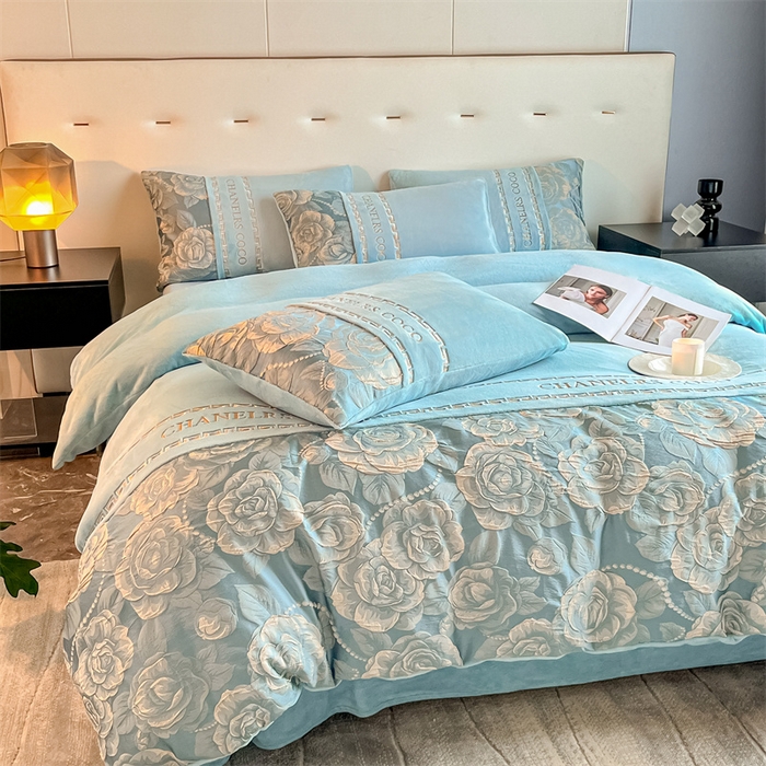 91家纺网 家纺一手货源 找家纺 如约 2025新款高织提花牛奶绒刺绣拼接款四件套 罗密欧-蓝