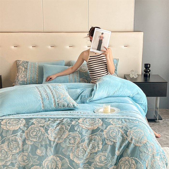 91家纺网 家纺一手货源 找家纺 如约 2025新款高织提花牛奶绒刺绣拼接款四件套 罗密欧-蓝