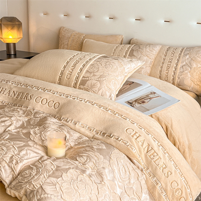 91家纺网 家纺一手货源 找家纺 如约 2025新款高织提花牛奶绒刺绣拼接款四件套 罗密欧-咖