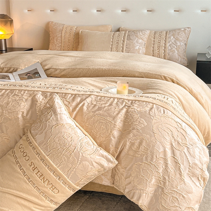 91家纺网 家纺一手货源 找家纺 如约 2025新款高织提花牛奶绒刺绣拼接款四件套 罗密欧-咖