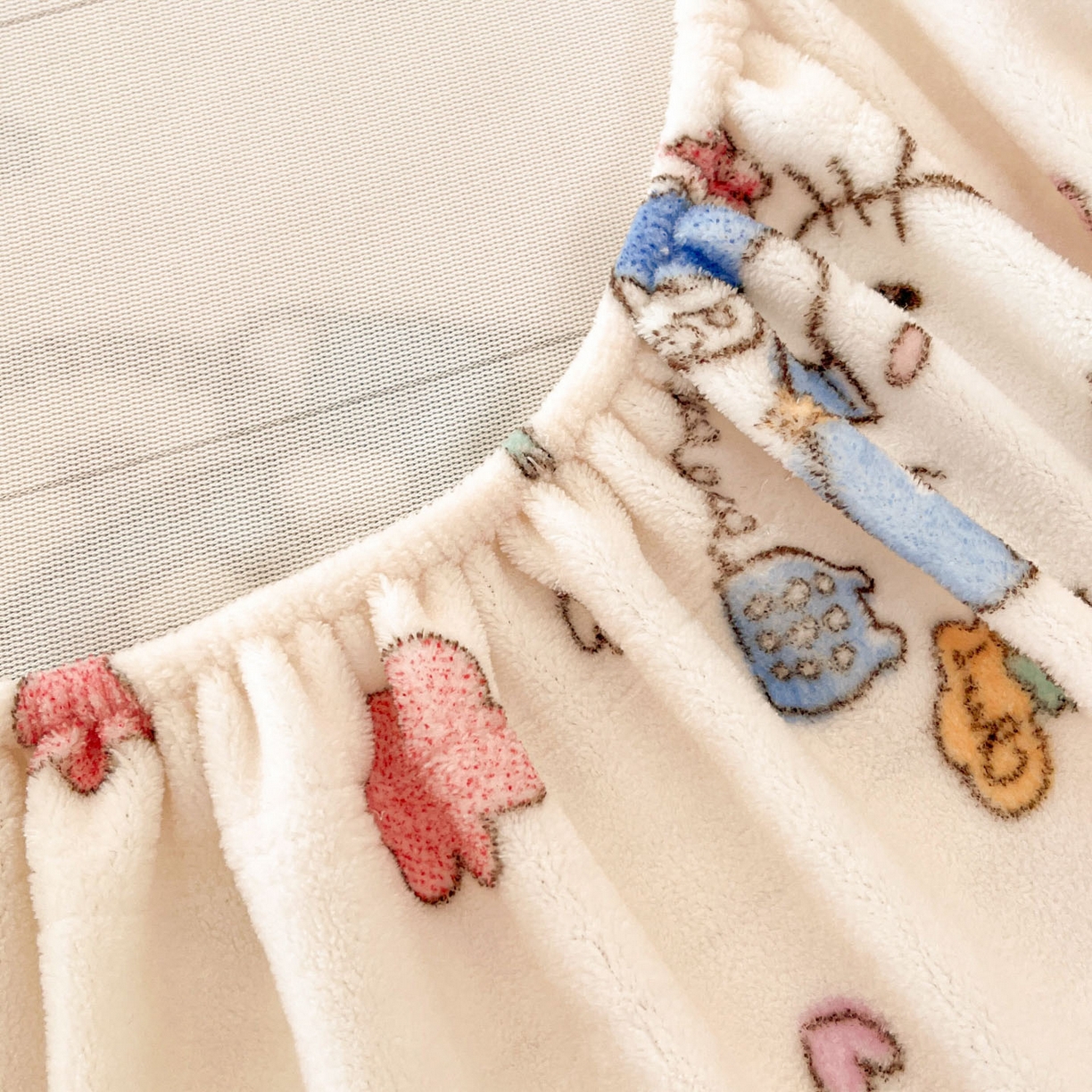 91家纺网 家纺一手货源 找家纺 博雅 2025新款三丽鸥牛奶绒小版床笠 牛奶绒小版-幸福KT猫