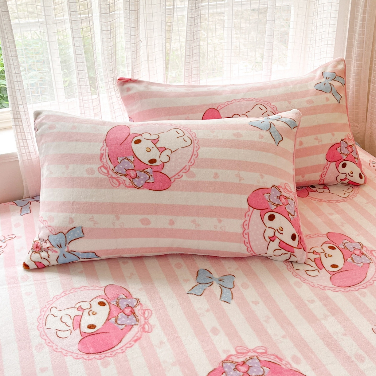 91家纺网 家纺一手货源 找家纺 博雅 2025新款三丽鸥牛奶绒小版床笠 牛奶绒小版-甜甜美乐蒂