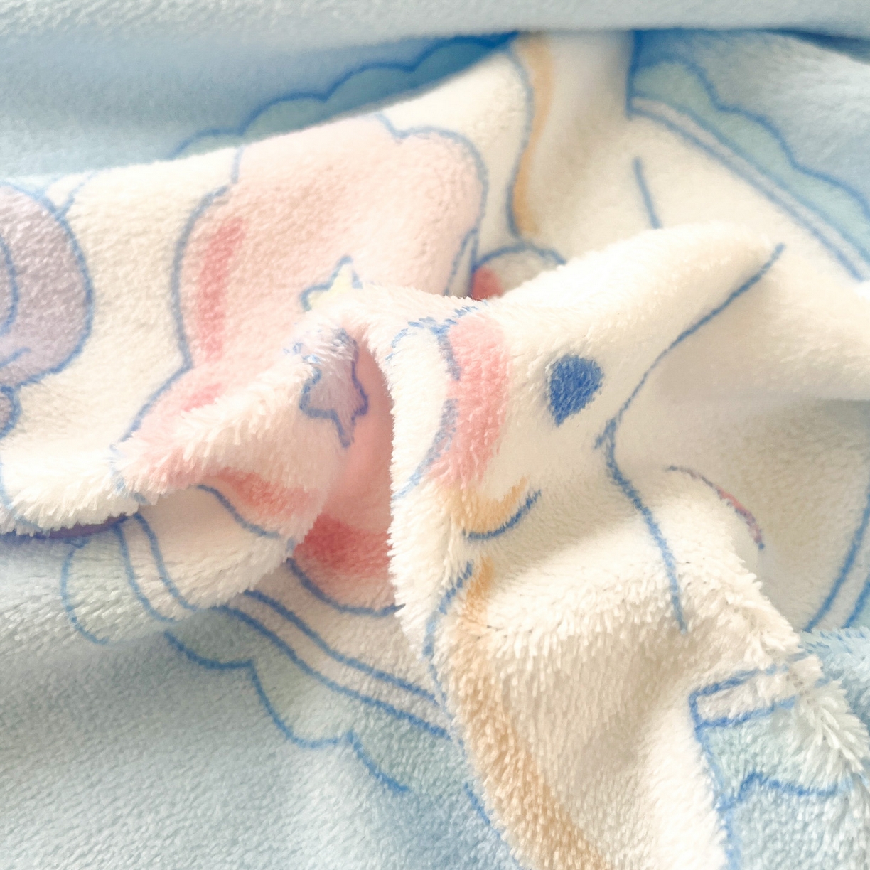 91家纺网 家纺一手货源 找家纺 博雅 2025新款三丽鸥牛奶绒小版床笠 牛奶绒小版-蓝色玉桂狗