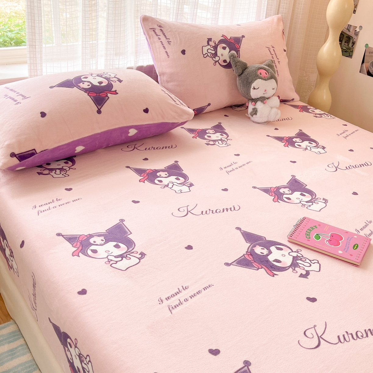 91家纺网 家纺一手货源 找家纺 博雅 2025新款三丽鸥牛奶绒小版床笠 牛奶绒小版-库洛米之心