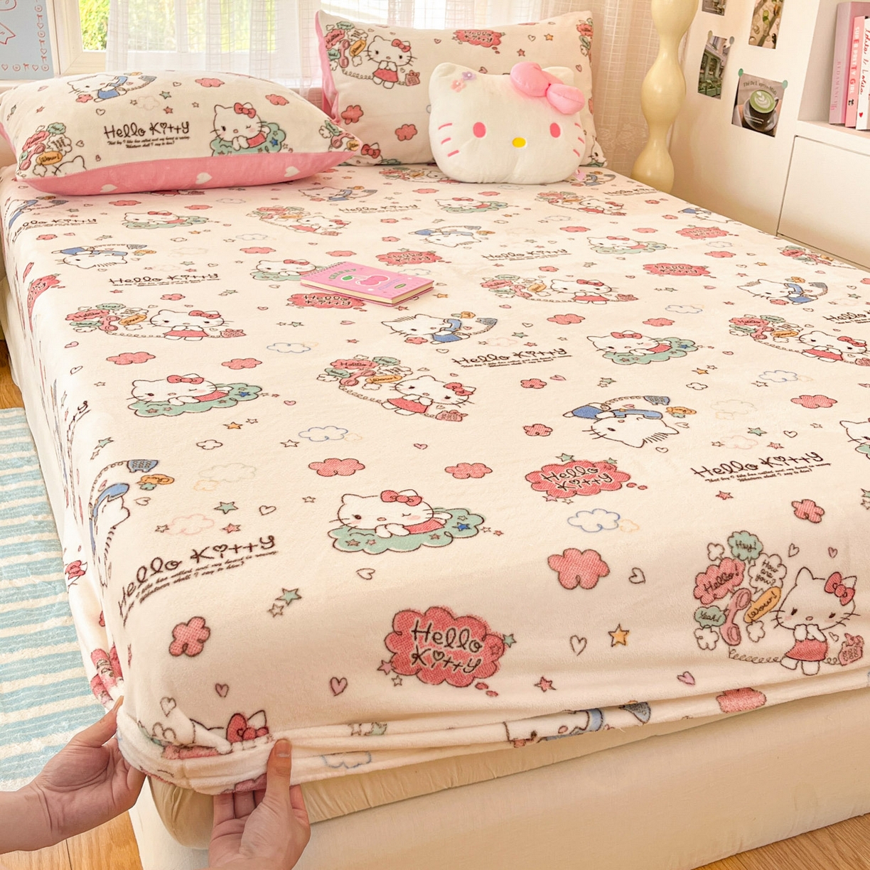 91家纺网 家纺一手货源 找家纺 博雅 2025新款三丽鸥牛奶绒小版床笠 牛奶绒小版-幸福KT猫