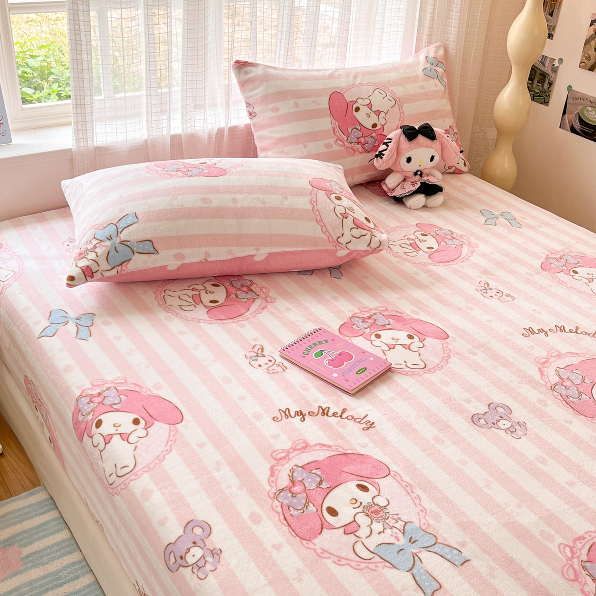 91家纺网 家纺一手货源 找家纺 博雅 2025新款三丽鸥牛奶绒小版床笠 牛奶绒小版-甜甜美乐蒂