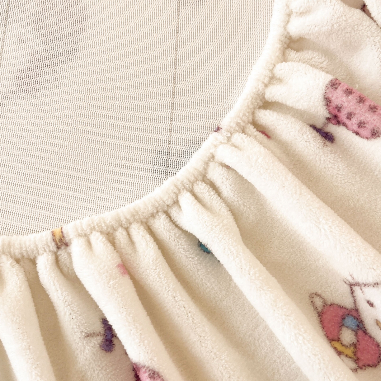 91家纺网 家纺一手货源 找家纺 博雅 2025新款三丽鸥牛奶绒小版床笠 牛奶绒小版-美美KT