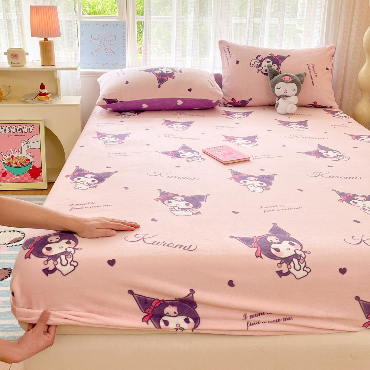 91家纺网 家纺一手货源 找家纺 博雅 2025新款三丽鸥牛奶绒小版床笠 牛奶绒小版-库洛米之心