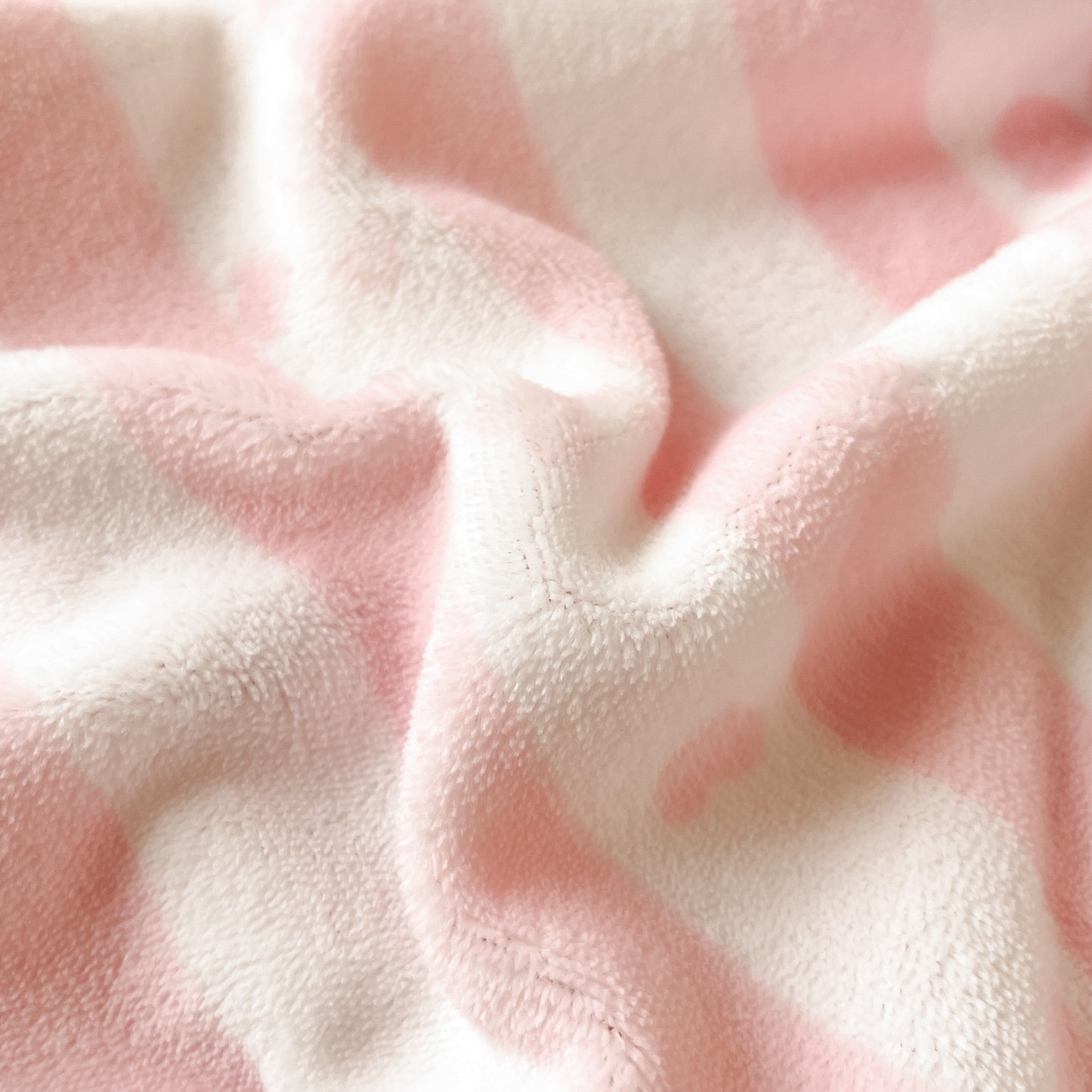 91家纺网 家纺一手货源 找家纺 博雅 2025新款三丽鸥牛奶绒小版床笠 牛奶绒小版-甜甜美乐蒂