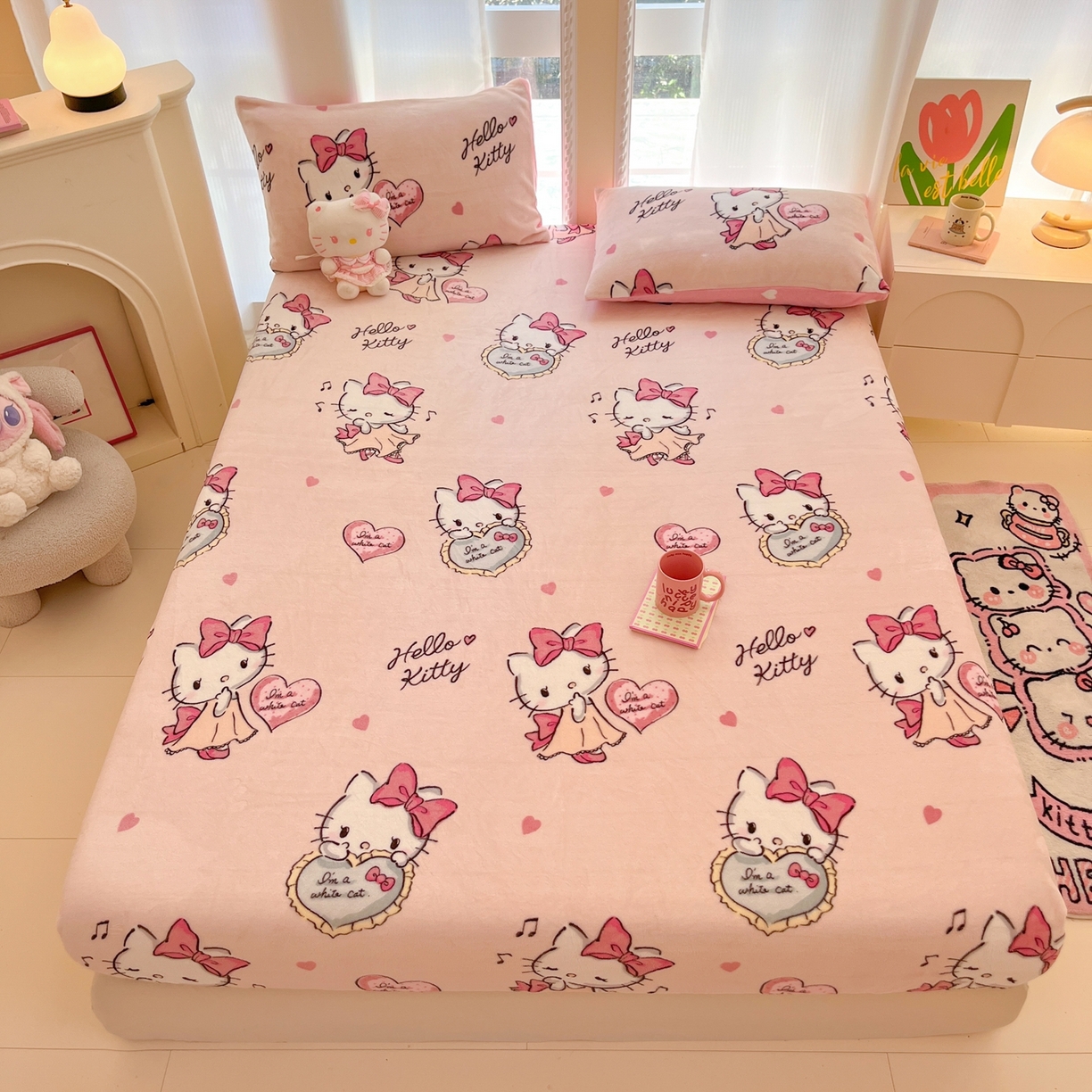 91家纺网 家纺一手货源 找家纺 博雅 2025新款三丽鸥牛奶绒小版床笠 牛奶绒单笠-害羞kt 猫