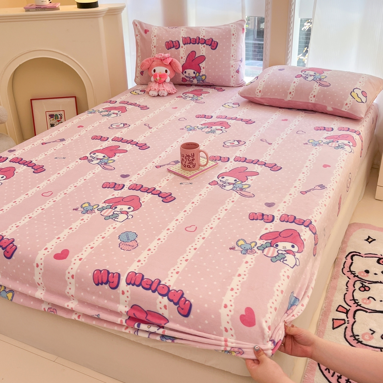 91家纺网 家纺一手货源 找家纺 博雅 2025新款三丽鸥牛奶绒小版床笠 牛奶绒单笠-贪吃美乐蒂