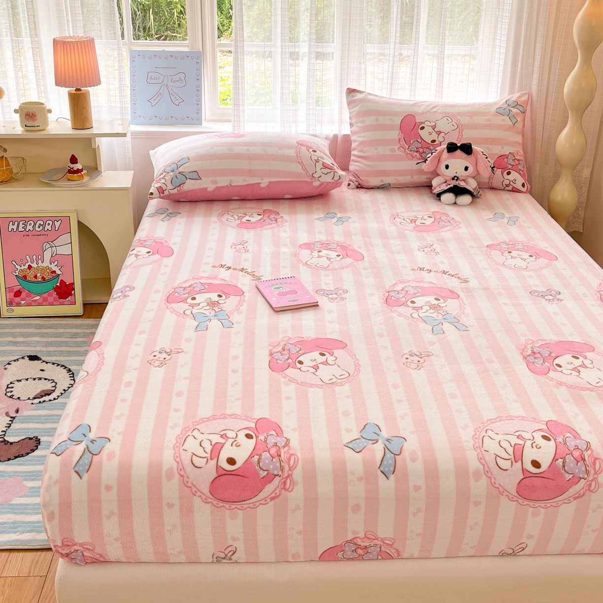 91家纺网 家纺一手货源 找家纺 博雅 2025新款三丽鸥牛奶绒小版床笠 牛奶绒小版-甜甜美乐蒂