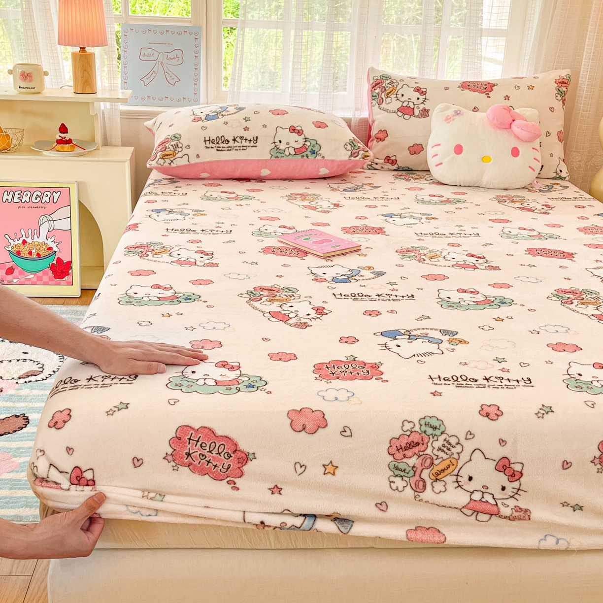 91家纺网 家纺一手货源 找家纺 博雅 2025新款三丽鸥牛奶绒小版床笠 牛奶绒小版-幸福KT猫