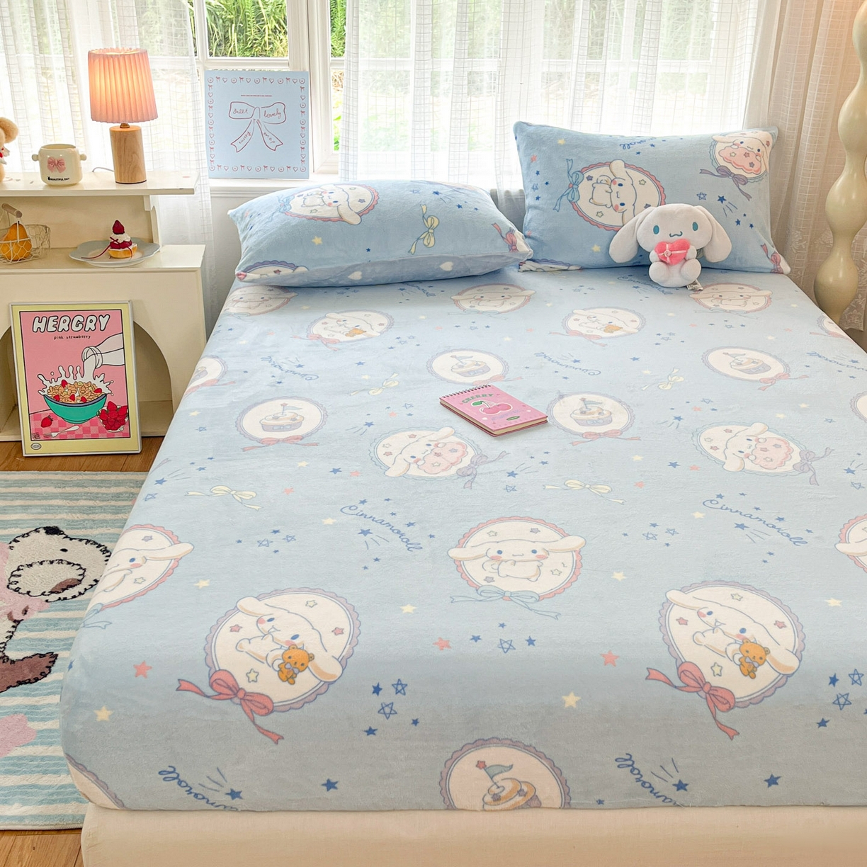 91家纺网 家纺一手货源 找家纺 博雅 2025新款三丽鸥牛奶绒小版床笠 牛奶绒小版-蓝色玉桂狗