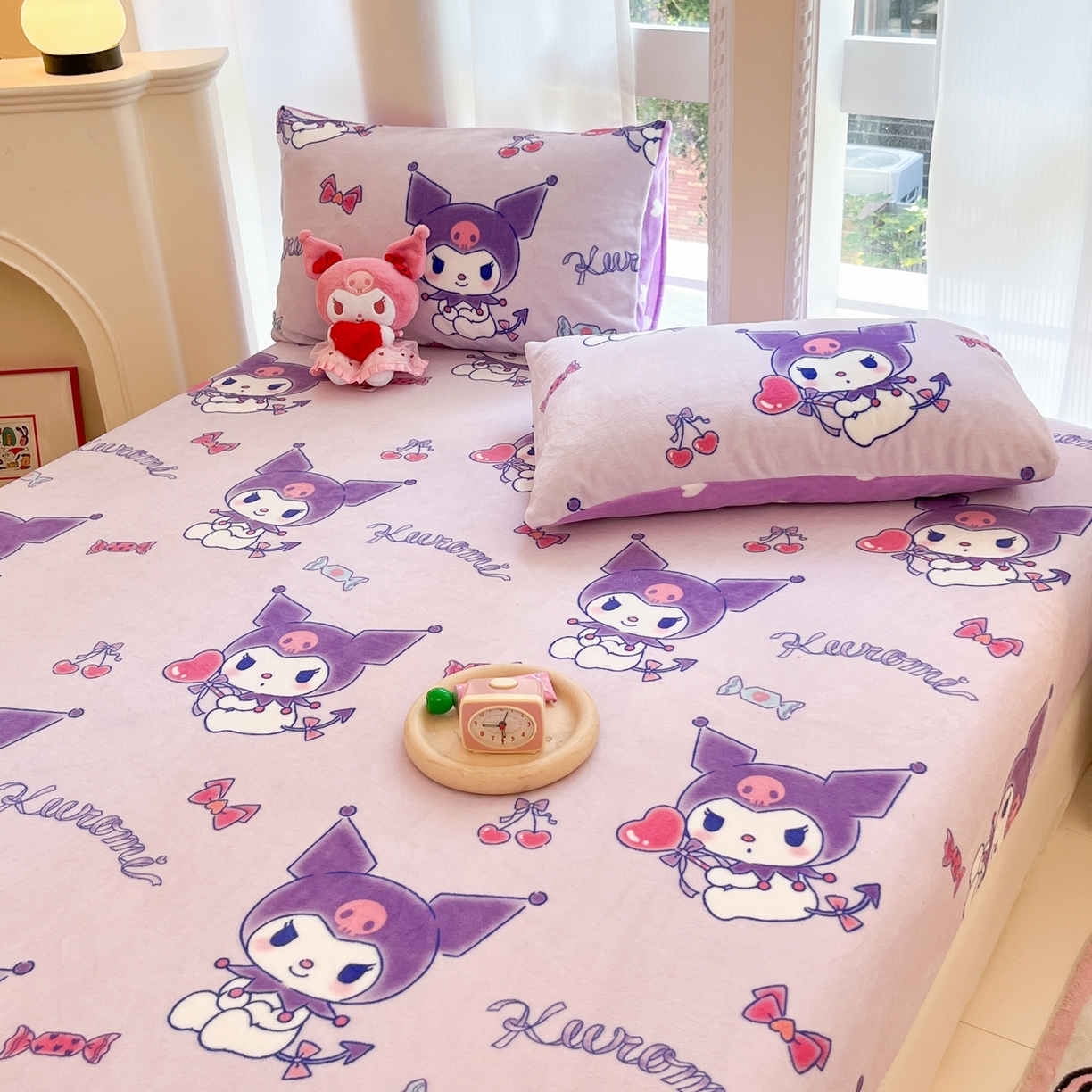 91家纺网 家纺一手货源 找家纺 博雅 2025新款三丽鸥牛奶绒小版床笠 牛奶绒单笠-新紫色库洛米