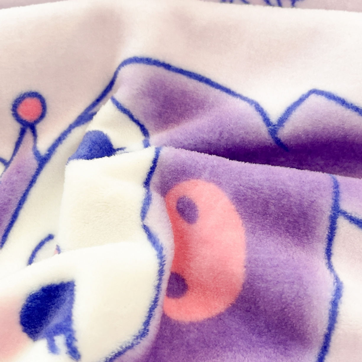 91家纺网 家纺一手货源 找家纺 博雅 2025新款三丽鸥牛奶绒小版床笠 牛奶绒单笠-新紫色库洛米