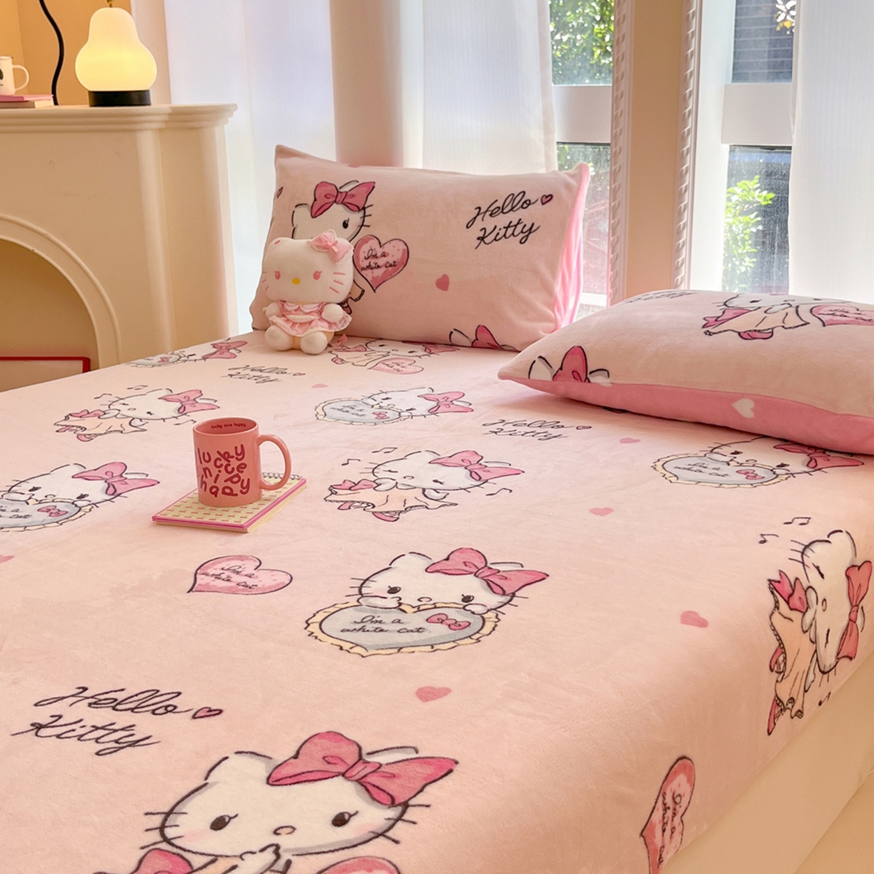 91家纺网 家纺一手货源 找家纺 博雅 2025新款三丽鸥牛奶绒小版床笠 牛奶绒单笠-害羞kt 猫