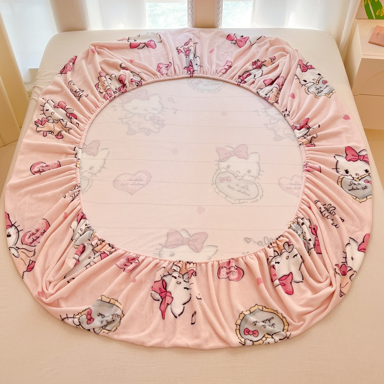 91家纺网 家纺一手货源 找家纺 博雅 2025新款三丽鸥牛奶绒小版床笠 牛奶绒单笠-害羞kt 猫