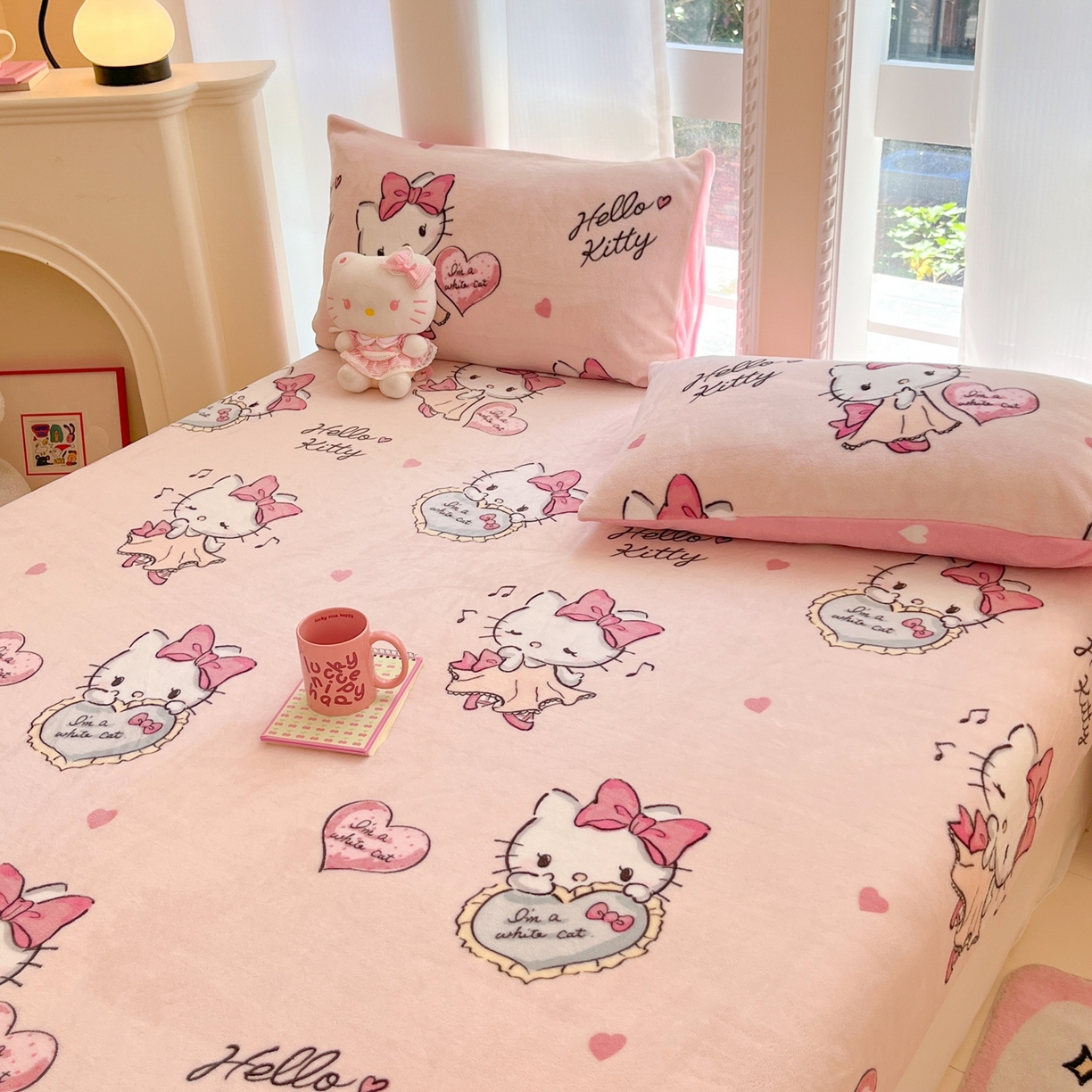 91家纺网 家纺一手货源 找家纺 博雅 2025新款三丽鸥牛奶绒小版床笠 牛奶绒单笠-害羞kt 猫