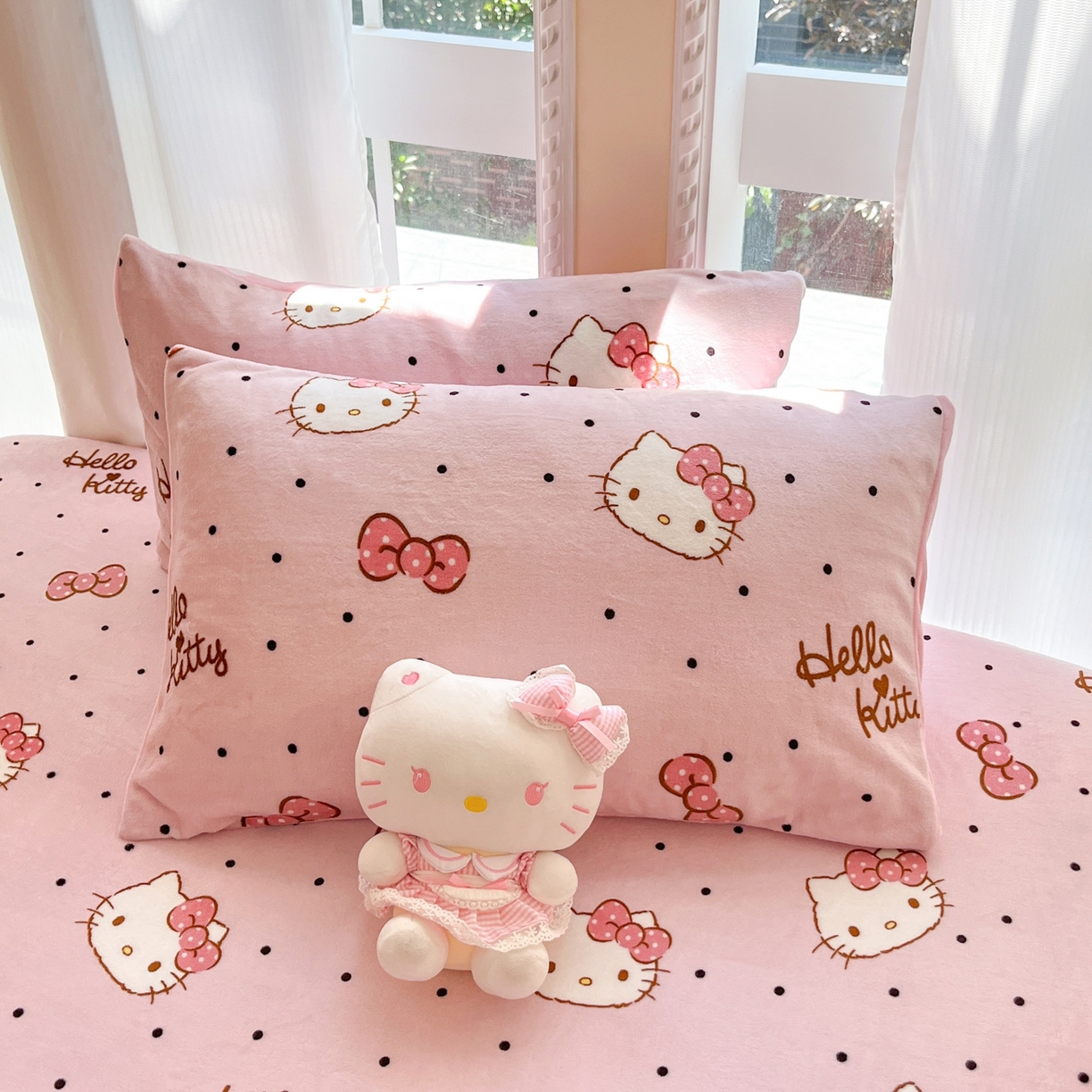 91家纺网 家纺一手货源 找家纺 博雅 2025新款三丽鸥牛奶绒小版床笠 牛奶绒单笠-粉色蝴蝶结 kt 猫