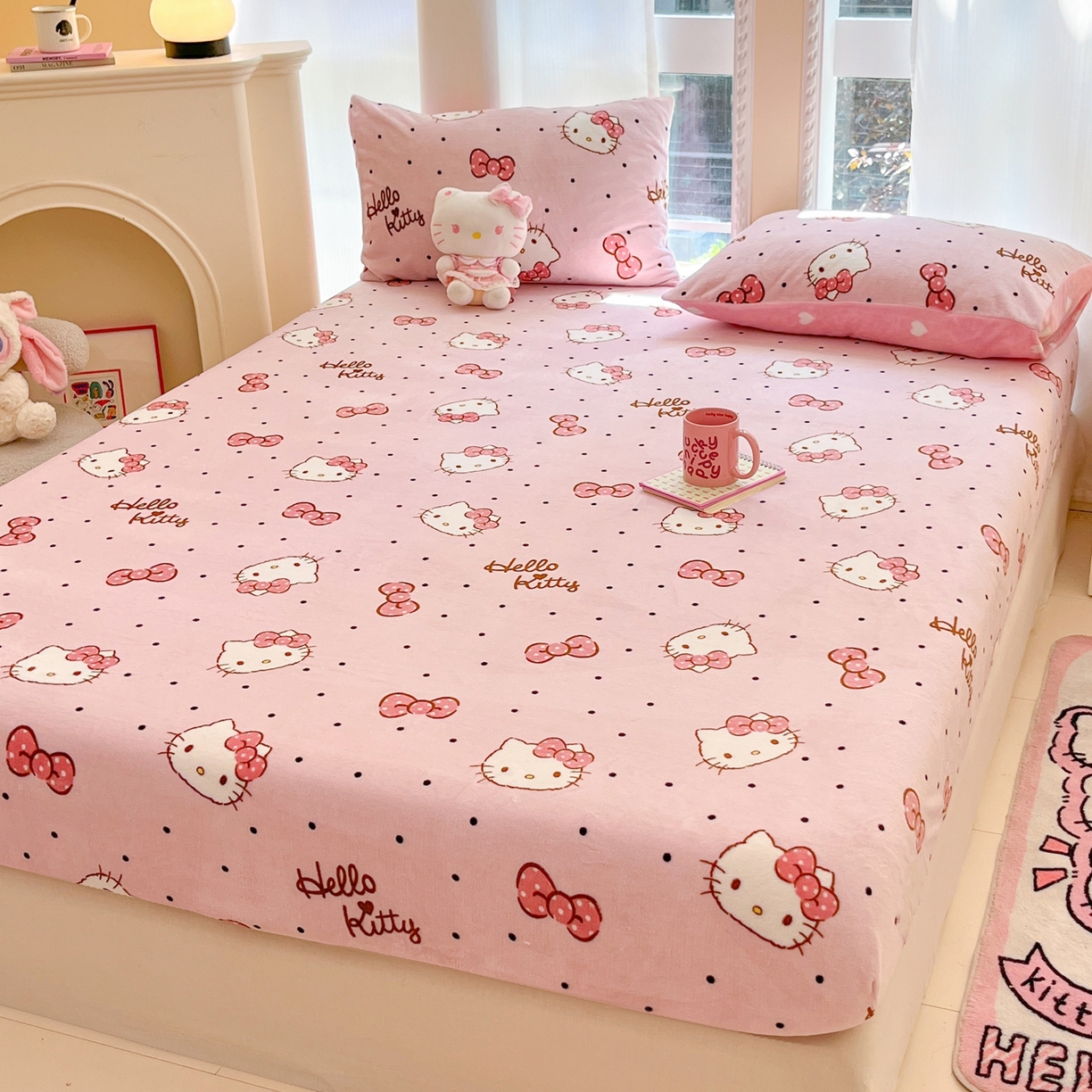 91家纺网 家纺一手货源 找家纺 博雅 2025新款三丽鸥牛奶绒小版床笠 牛奶绒单笠-粉色蝴蝶结 kt 猫