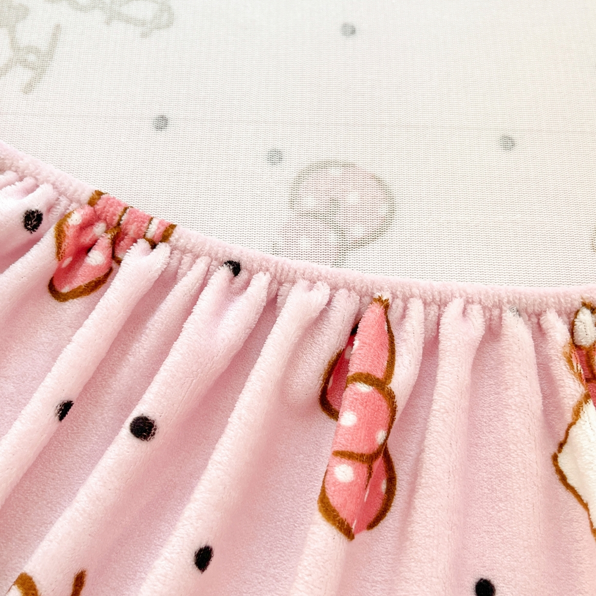 91家纺网 家纺一手货源 找家纺 博雅 2025新款三丽鸥牛奶绒小版床笠 牛奶绒单笠-粉色蝴蝶结 kt 猫