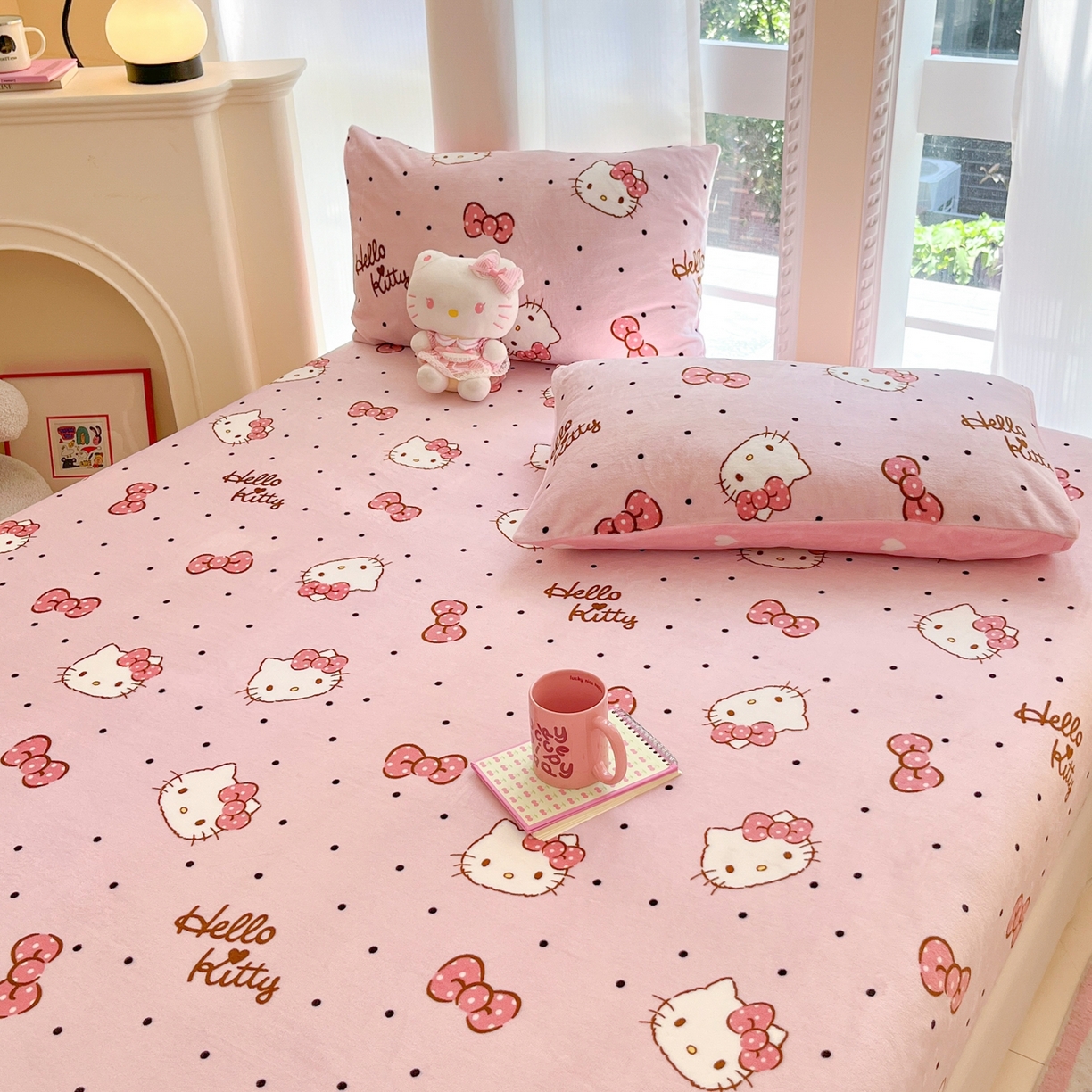 91家纺网 家纺一手货源 找家纺 博雅 2025新款三丽鸥牛奶绒小版床笠 牛奶绒单笠-粉色蝴蝶结 kt 猫