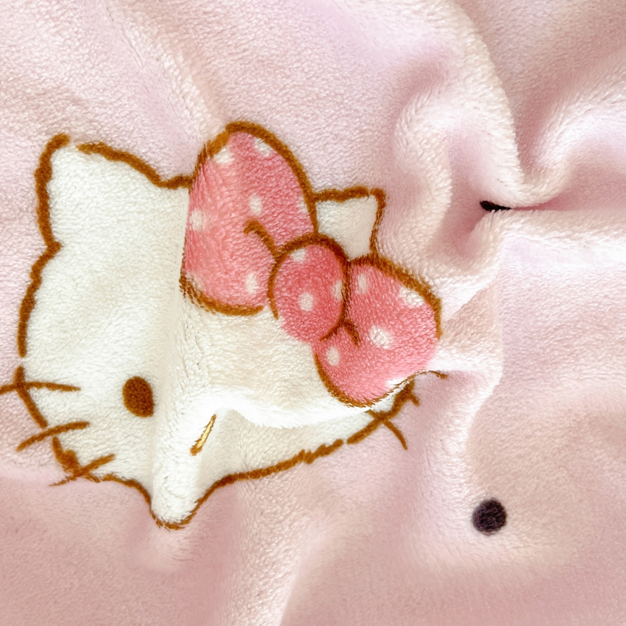 91家纺网 家纺一手货源 找家纺 博雅 2025新款三丽鸥牛奶绒小版床笠 牛奶绒单笠-粉色蝴蝶结 kt 猫